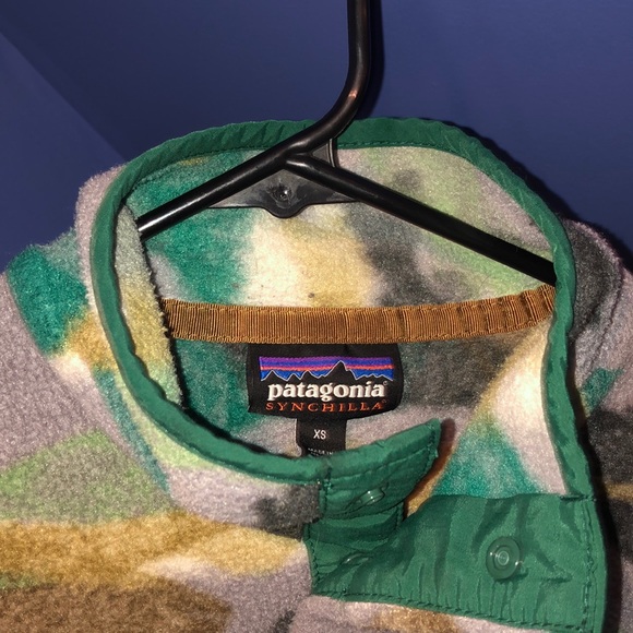 Men's Green Synchilla Snap-t Fleece Pullover - Picture 3 of 4